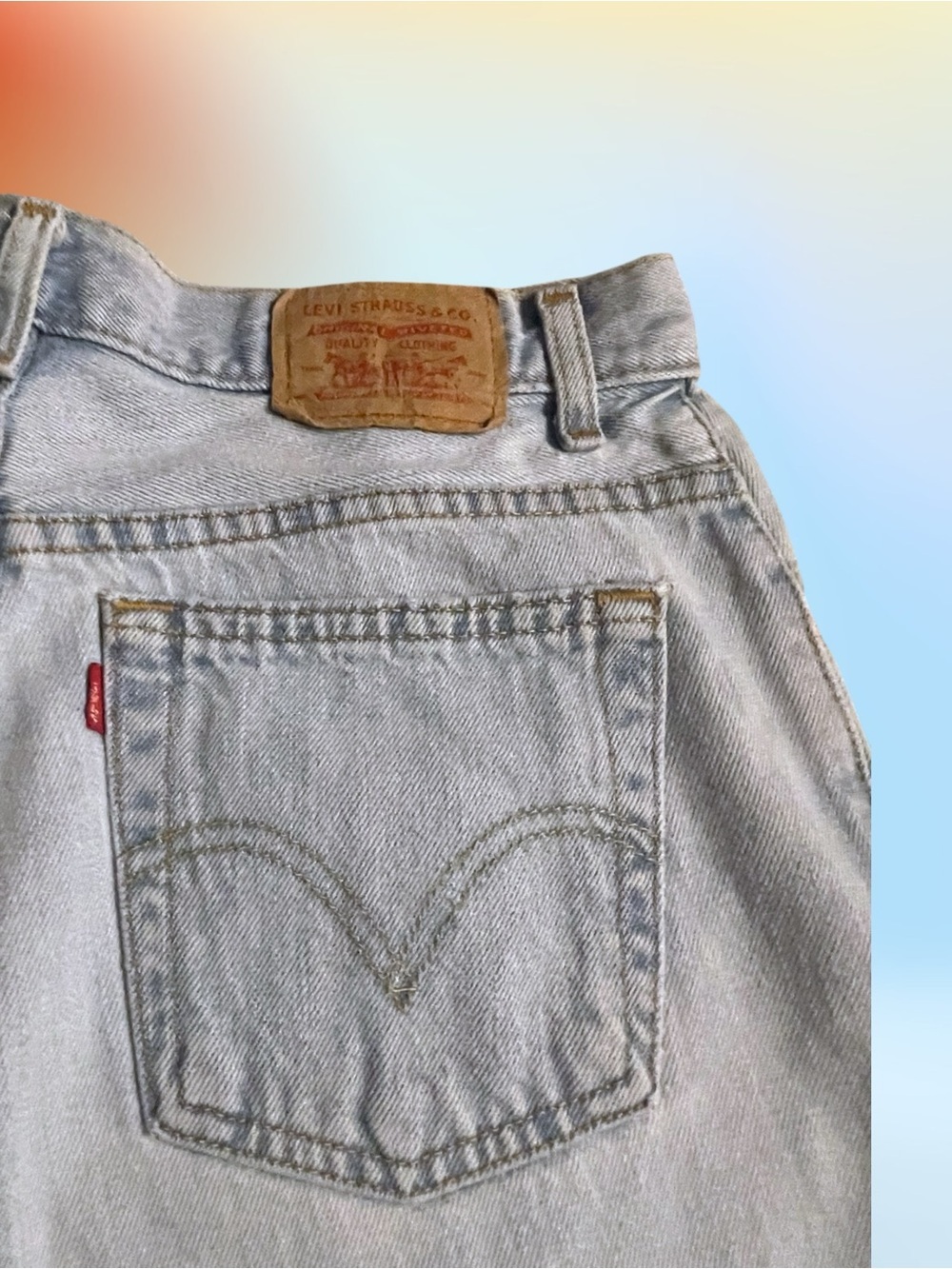 Levi's Women's Light Wash Classic Jeans Denim Shorts Size 10 - Picture 5 of 14